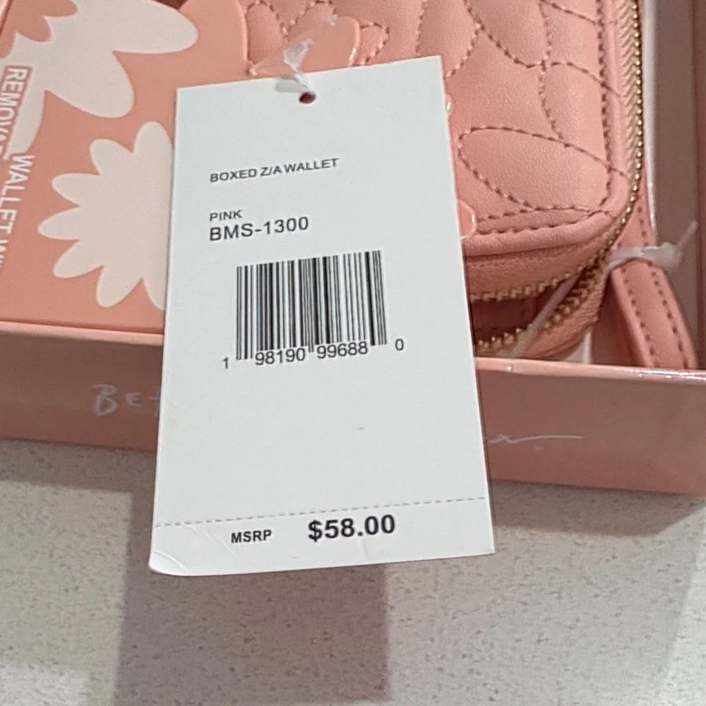 Betsey Johnson Blush Peach Quilted Floral Wristlet Wallet - Picture 3 of 3